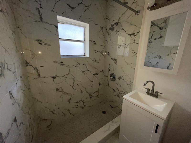 Image 6 of 11 For 913 18th Ave  121