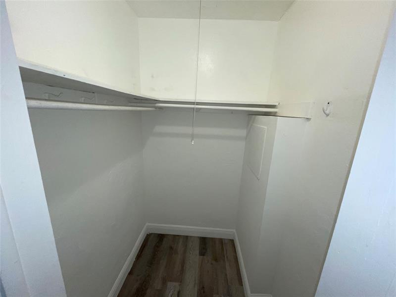 Image 8 of 11 For 913 18th Ave  121
