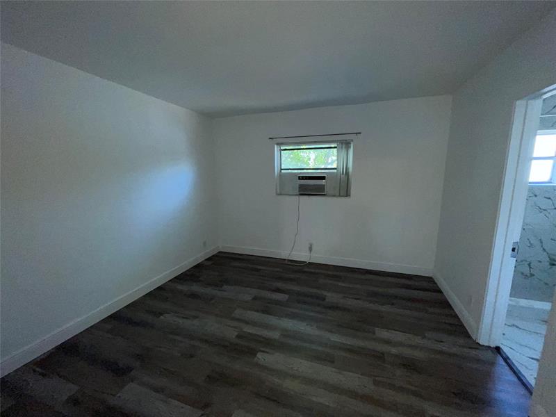 Image 9 of 11 For 913 18th Ave  121