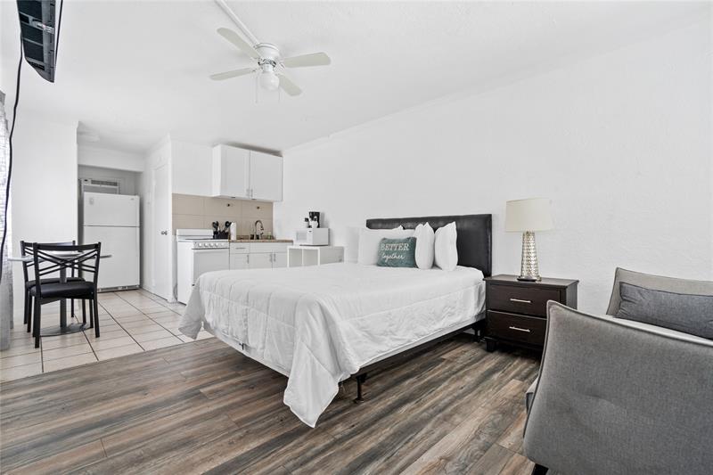 Image 4 of 8 For 913 18th Ave  127