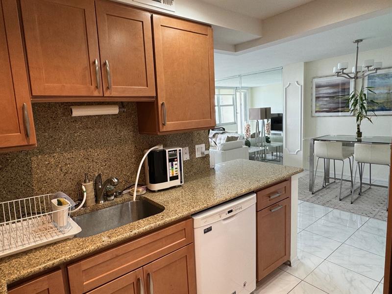 Image 3 of 42 For 305 Pompano Beach Blvd  1006