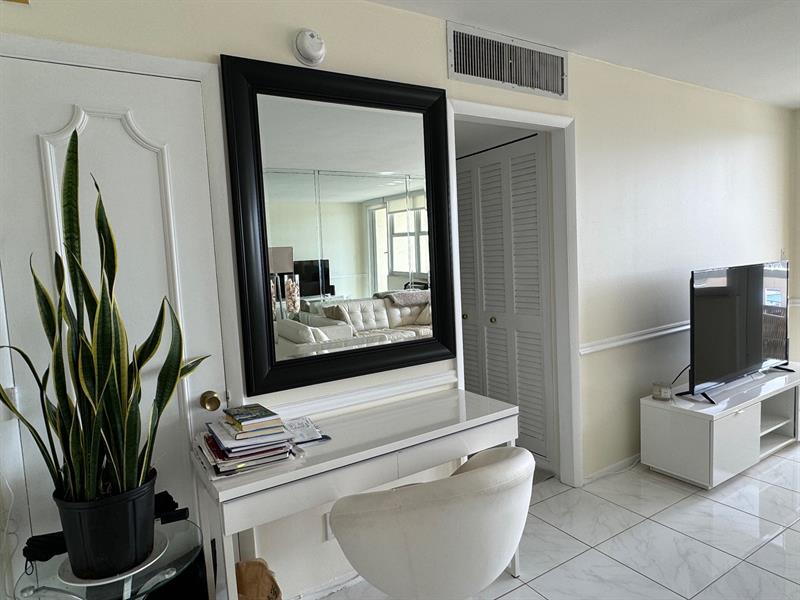 Image 8 of 42 For 305 Pompano Beach Blvd  1006