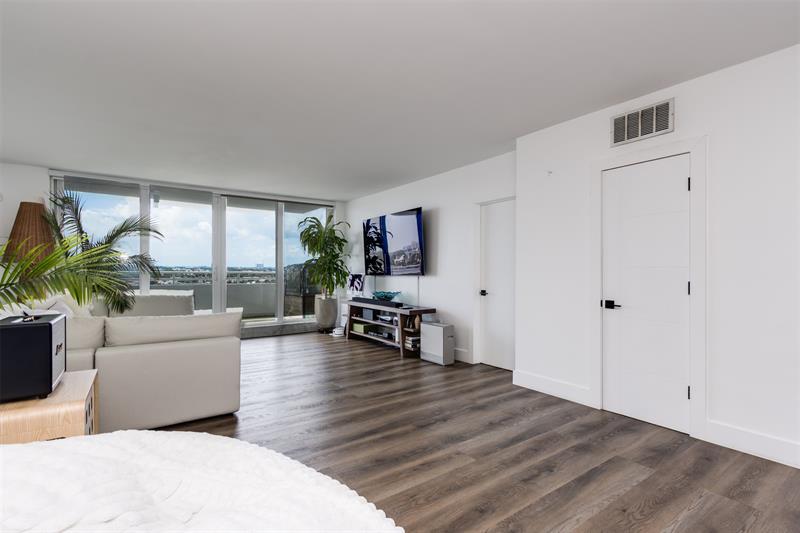 Image 15 of 38 For 888 Intracoastal Dr  14g