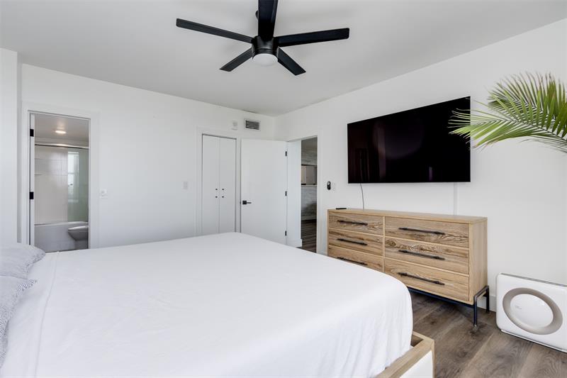 Image 26 of 38 For 888 Intracoastal Dr  14g