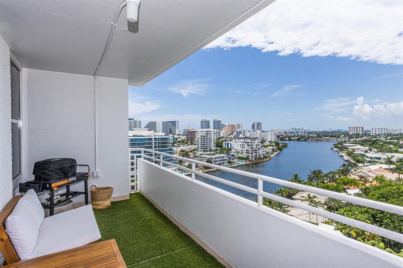 Image 4 of 38 For 888 Intracoastal Dr  14g