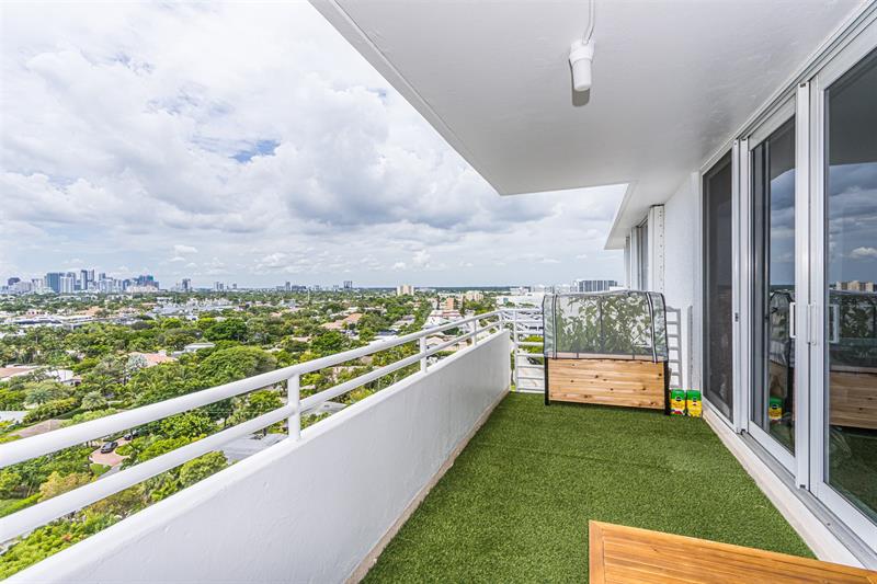 Image 7 of 38 For 888 Intracoastal Dr  14g