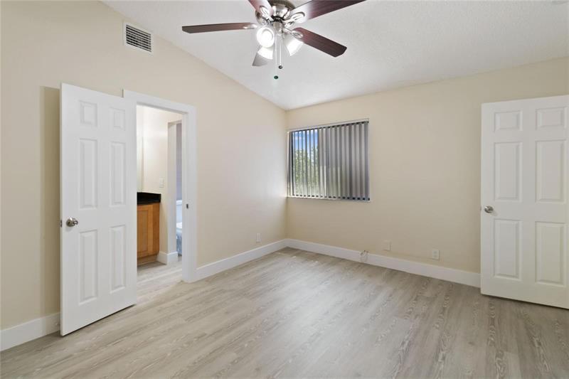 Image 27 of 42 For 8113 71st Ct  8113
