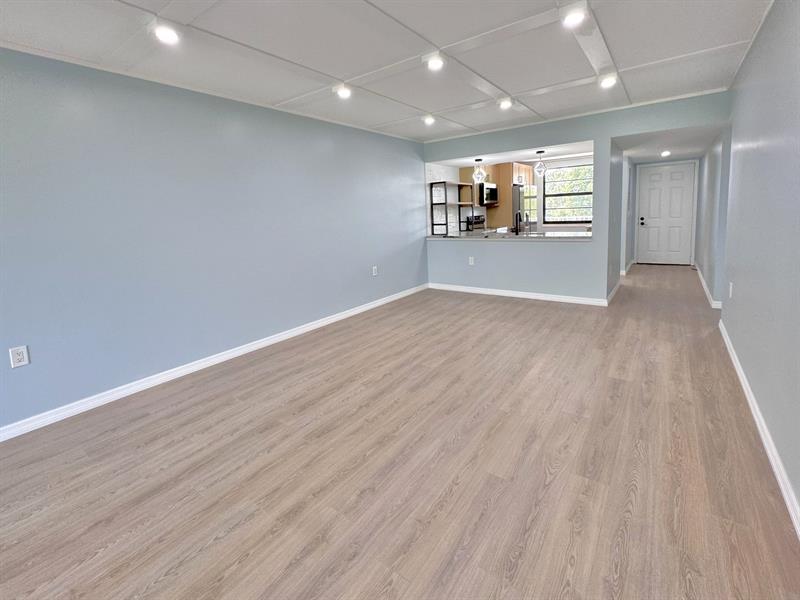 Image 10 of 25 For 3525 Village Blvd  305