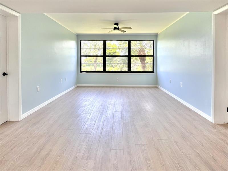 Image 11 of 25 For 3525 Village Blvd  305