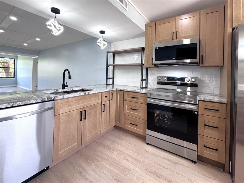 Image 6 of 25 For 3525 Village Blvd  305