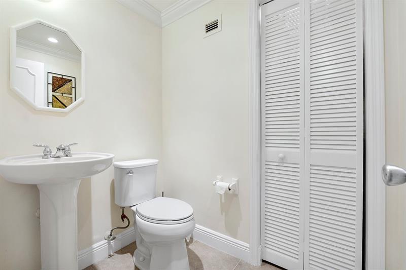Image 17 of 47 For 1500 Ocean Blvd  706