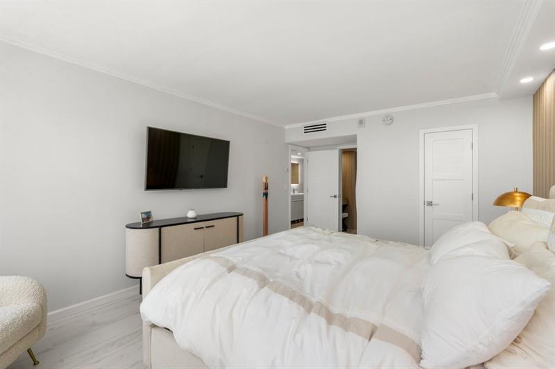 Image 17 of 43 For 2030 Ocean Dr  1407