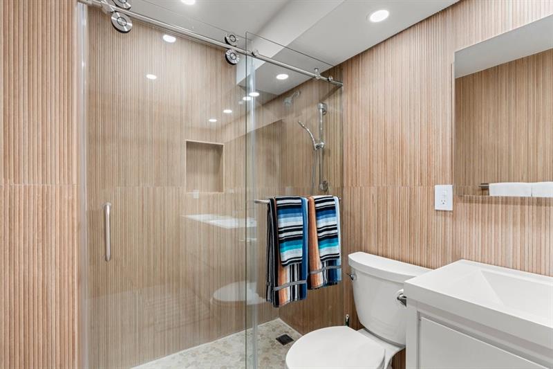 Image 21 of 43 For 2030 Ocean Dr  1407