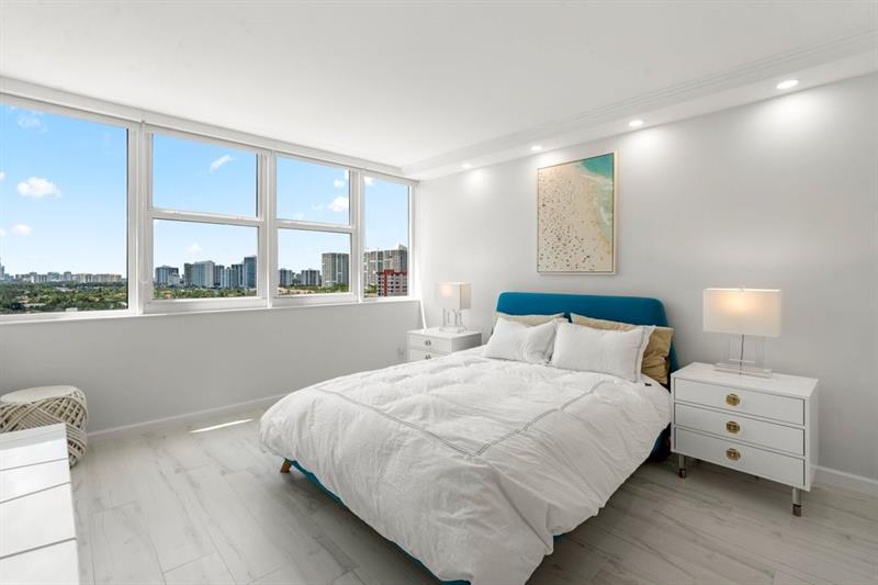 Image 28 of 43 For 2030 Ocean Dr  1407