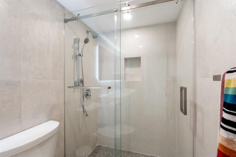 Image 30 of 43 For 2030 Ocean Dr  1407