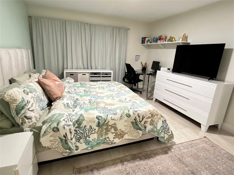 Image 12 of 22 For 12069 Royal Palm Blvd