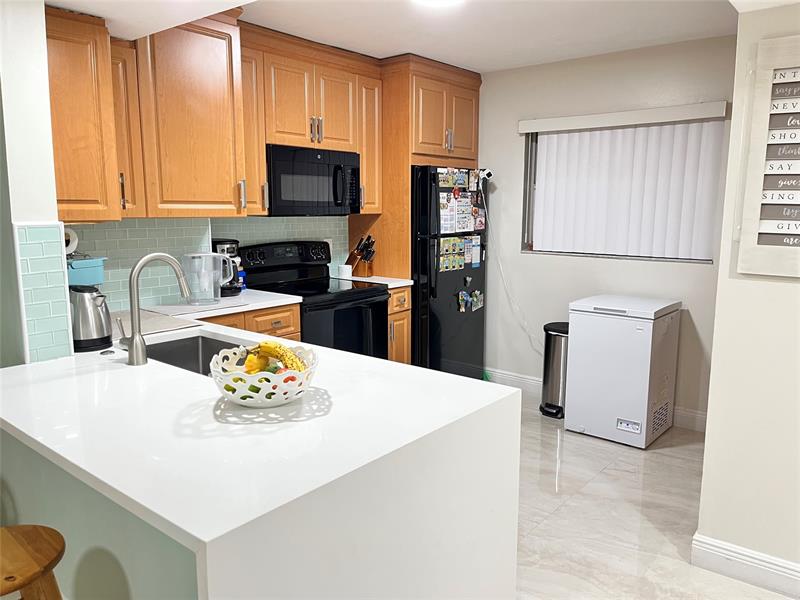 Image 6 of 22 For 12069 Royal Palm Blvd