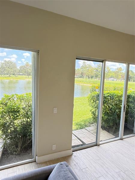 Image 22 of 39 For 4105 Carriage Dr  J4