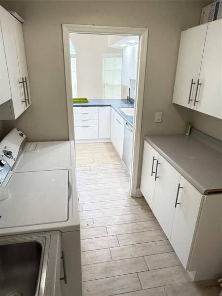 Image 31 of 39 For 4105 Carriage Dr  J4