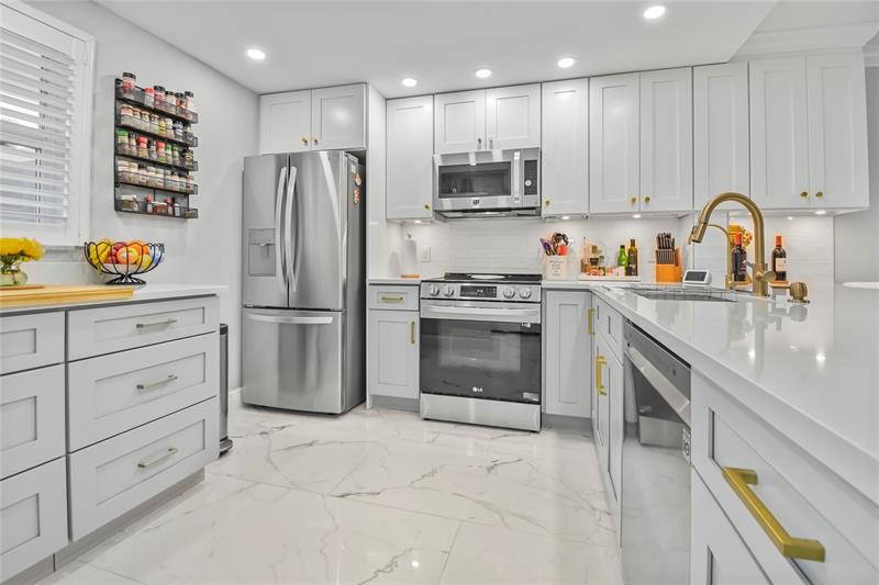 Image 6 of 50 For 2809 Florida Blvd  107