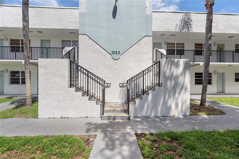 Details for 1925 Madison St  12, Hollywood, FL 33020