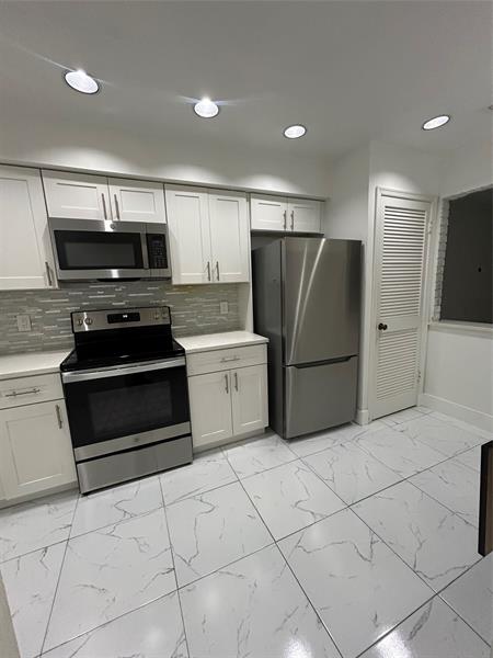 Image 3 of 10 For 1443 27th Ave  E