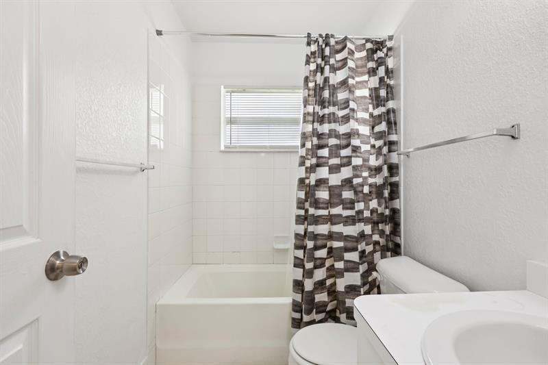 Image 23 of 40 For 2221 24th Ct