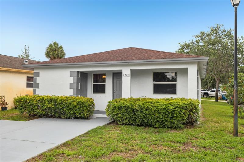 Image 3 of 40 For 2221 24th Ct