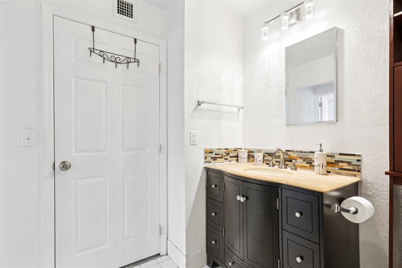Image 31 of 40 For 2221 24th Ct