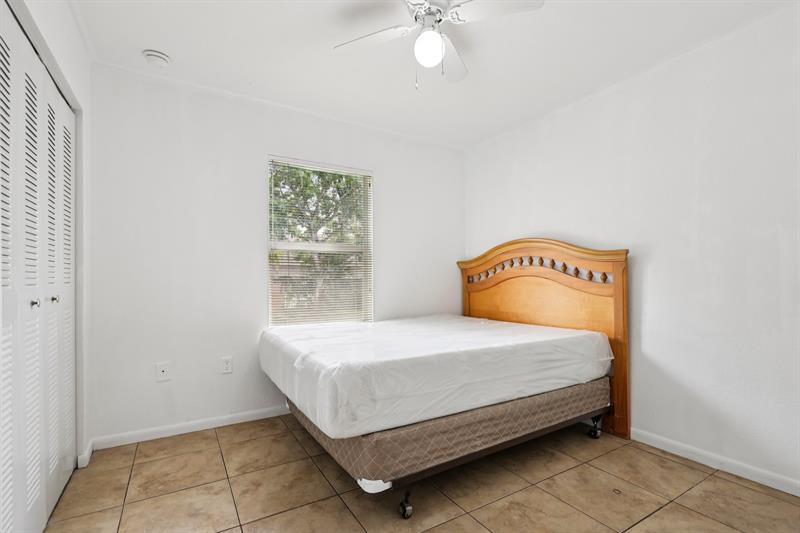 Image 34 of 40 For 2221 24th Ct