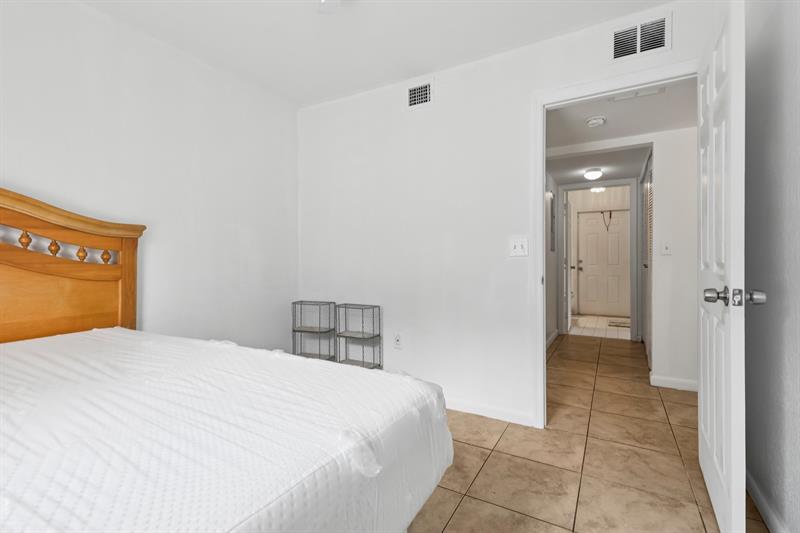 Image 36 of 40 For 2221 24th Ct