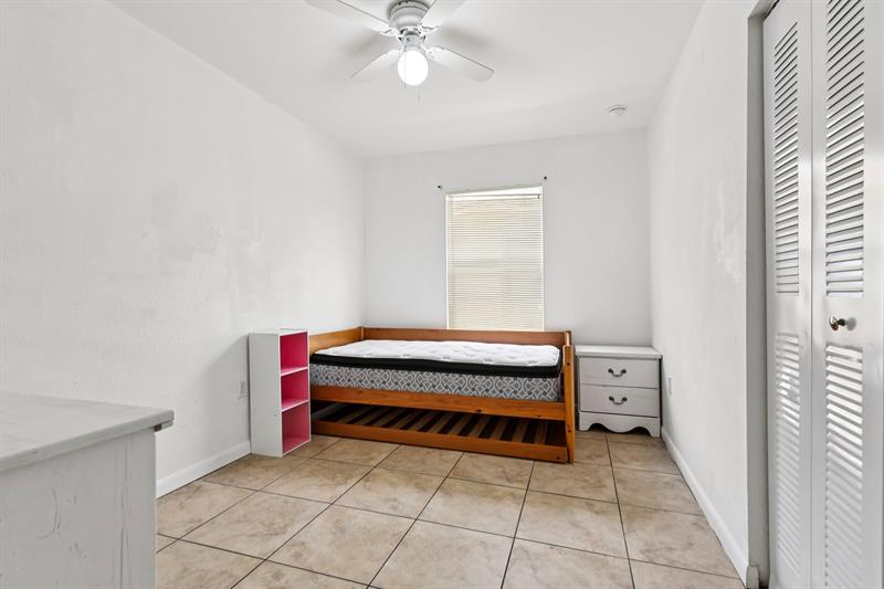 Image 37 of 40 For 2221 24th Ct