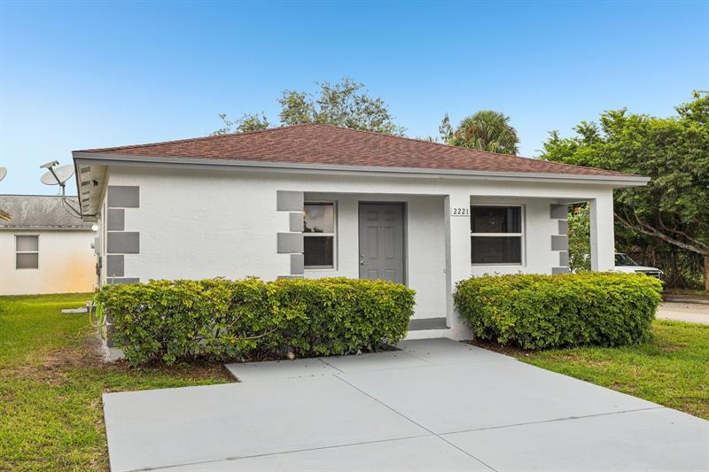 Image 4 of 40 For 2221 24th Ct