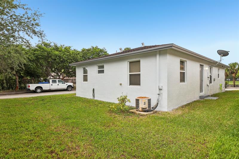 Image 40 of 40 For 2221 24th Ct
