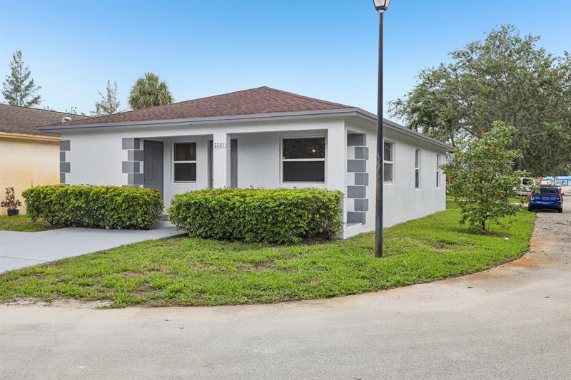 Image 5 of 40 For 2221 24th Ct