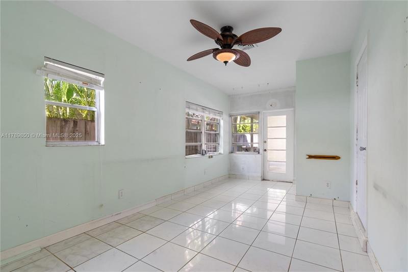 Image 7 of 12 For 1337 16th Ave  1337