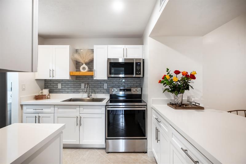 Details for 927 199 Street  202, Miami, FL 33179