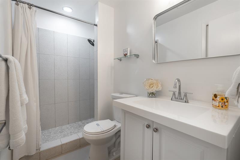 Image 12 of 40 For 927 199 Street  202