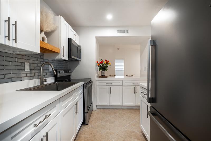Image 25 of 40 For 927 199 Street  202