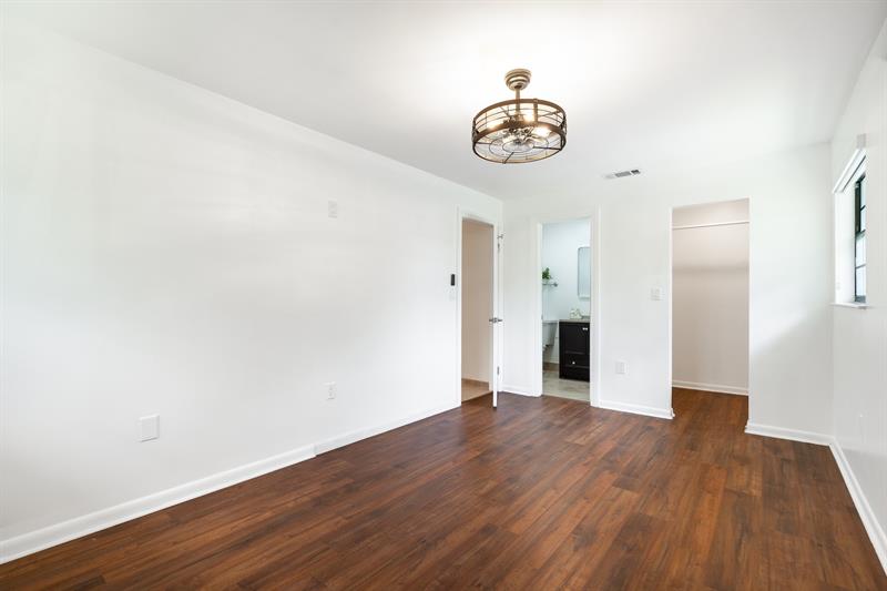 Image 31 of 40 For 927 199 Street  202