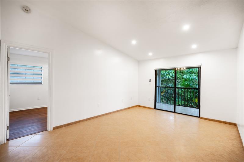 Image 4 of 40 For 927 199 Street  202
