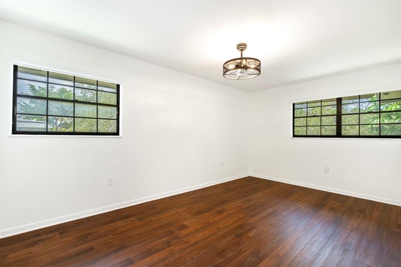 Image 6 of 40 For 927 199 Street  202