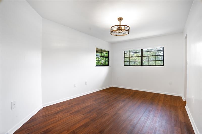 Image 9 of 40 For 927 199 Street  202