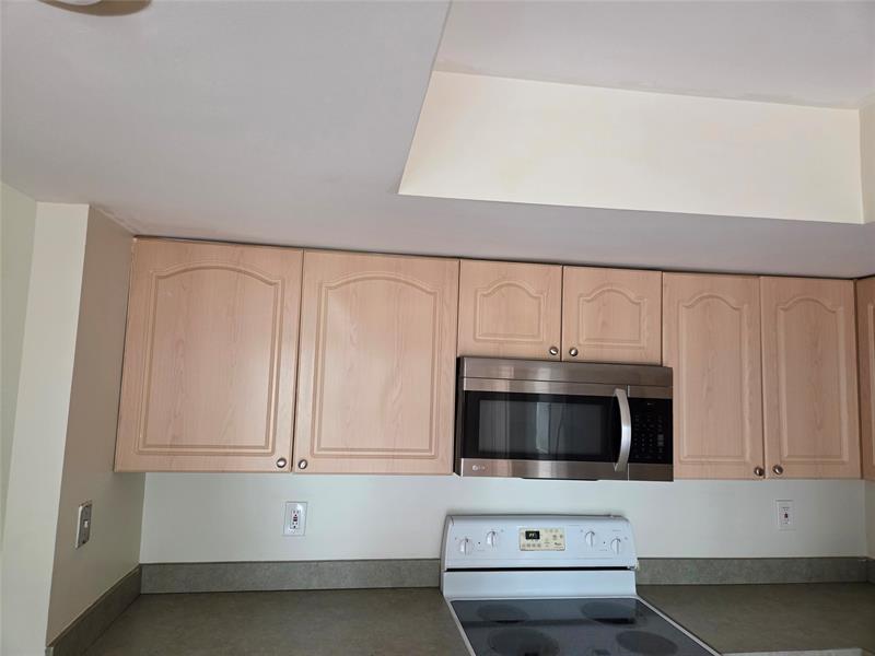 Image 5 of 36 For 12077 Regal Ct  12077