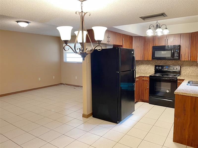 Image 10 of 19 For 11101 Royal Palm Blvd  #201