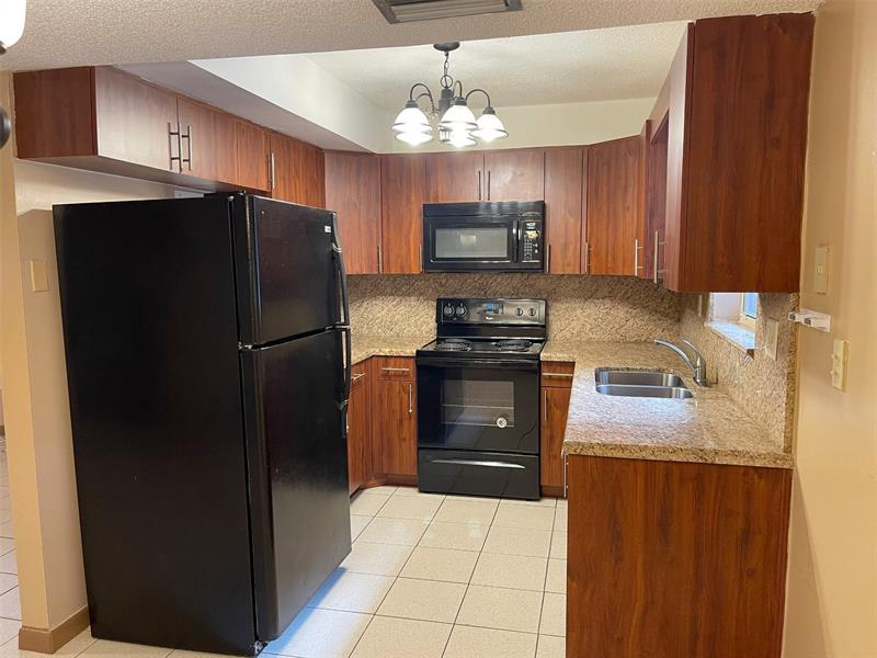 Image 5 of 19 For 11101 Royal Palm Blvd  #201