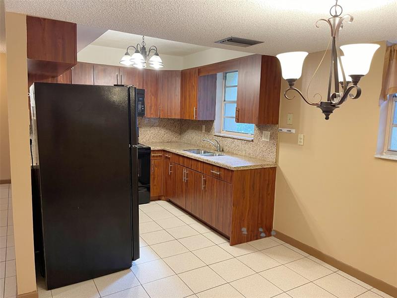 Image 7 of 19 For 11101 Royal Palm Blvd  #201