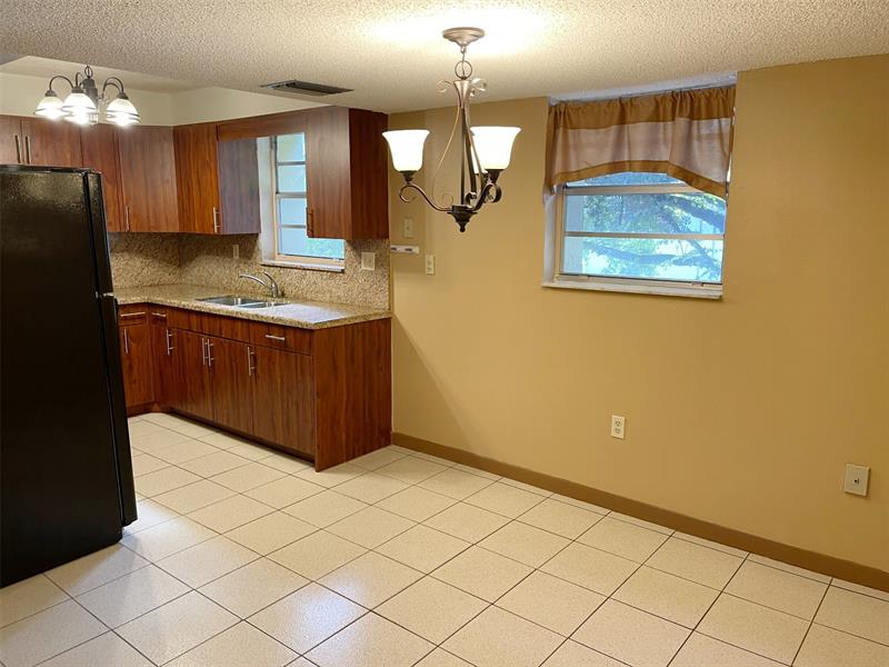 Image 9 of 19 For 11101 Royal Palm Blvd  #201