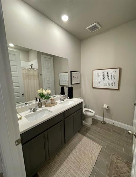Image 17 of 21 For 6536 Cloverdale Ave