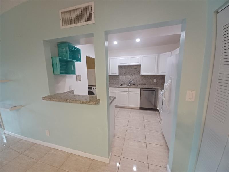 Image 5 of 14 For 301 Pine Island Rd  216